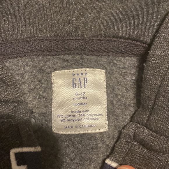 GAP gray logo hoodie 6-12 month toddler - like new - Picture 2 of 4